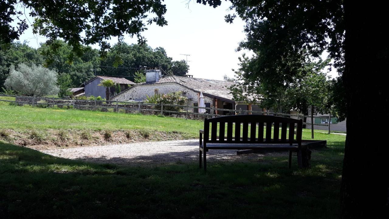 Gite Des Gravets Sigalens Exterior photo